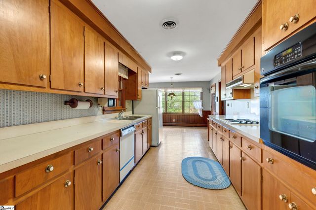 8 Roe Court, Greenville, SC 29617