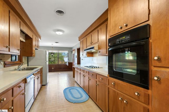 8 Roe Court, Greenville, SC 29617