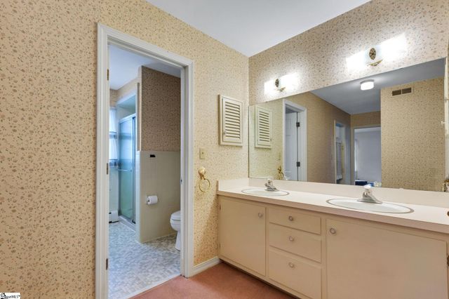 8 Roe Court, Greenville, SC 29617