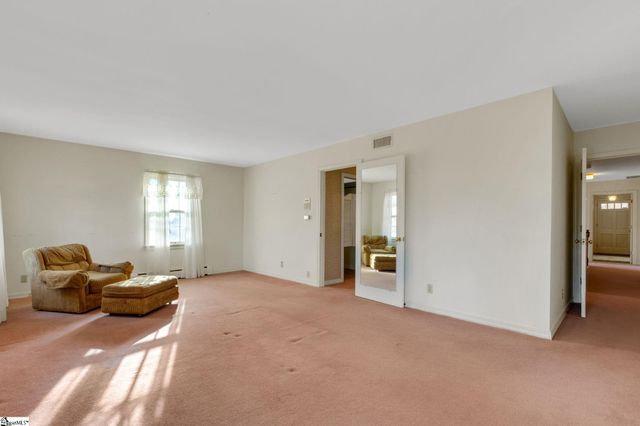 8 Roe Court, Greenville, SC 29617