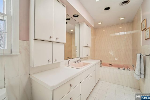 657 Lincoln Avenue, Glen Rock, NJ 07452