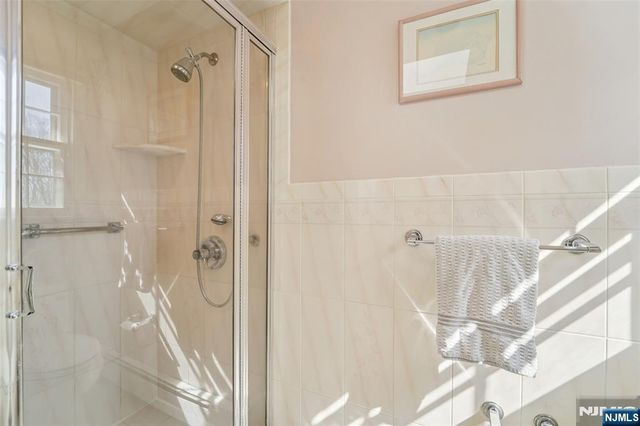 657 Lincoln Avenue, Glen Rock, NJ 07452