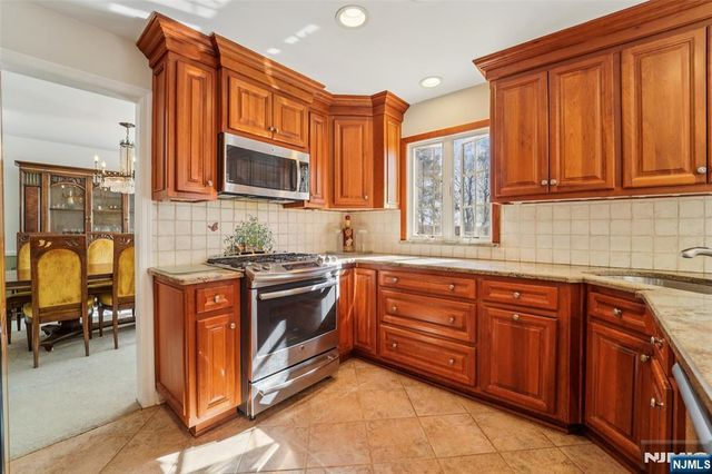 657 Lincoln Avenue, Glen Rock, NJ 07452