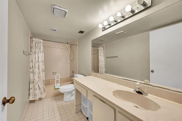 2206 S Cypress Bend Drive 102, Pompano Beach, FL 33069