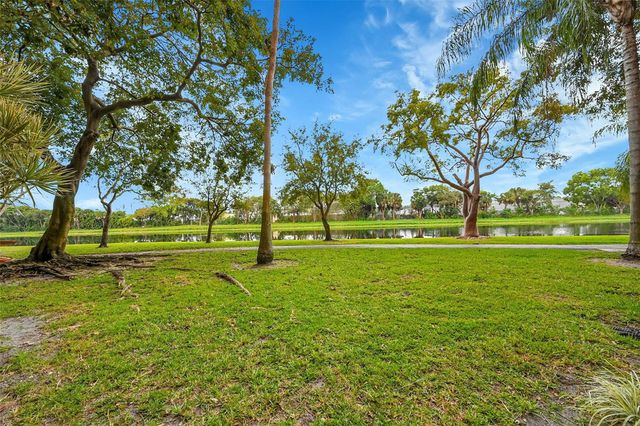 2206 S Cypress Bend Drive 102, Pompano Beach, FL 33069