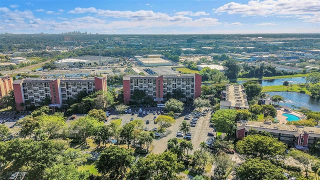 2206 S Cypress Bend Drive 102, Pompano Beach, FL 33069