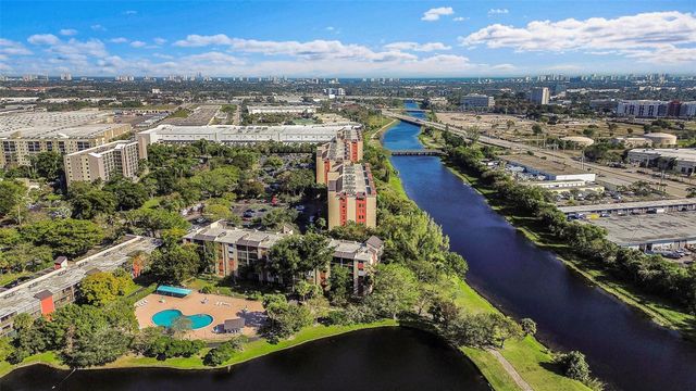 2206 S Cypress Bend Drive 102, Pompano Beach, FL 33069