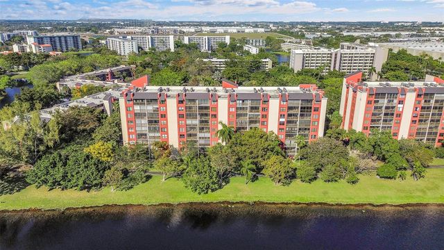 2206 S Cypress Bend Drive 102, Pompano Beach, FL 33069