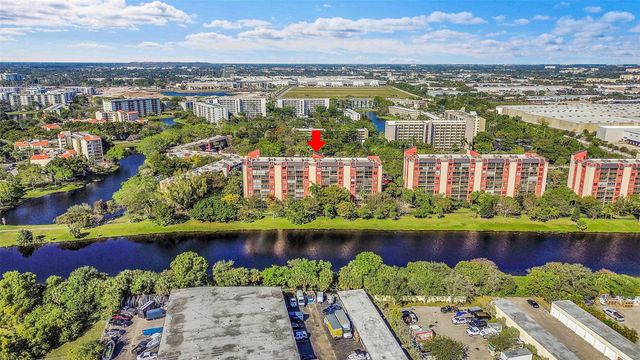 2206 S Cypress Bend Drive 102, Pompano Beach, FL 33069
