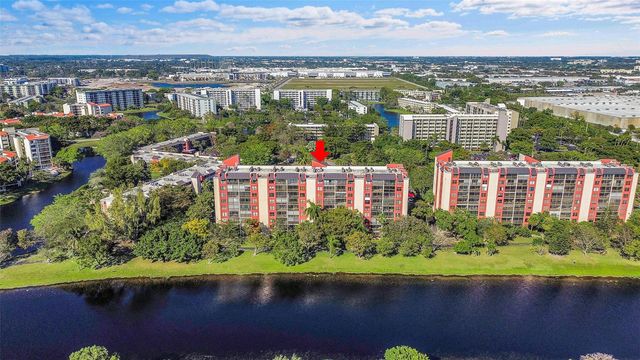 2206 S Cypress Bend Drive 102, Pompano Beach, FL 33069
