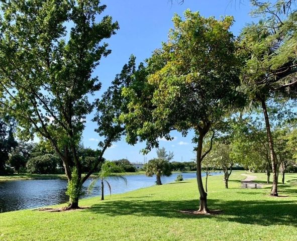 2206 S Cypress Bend Drive 102, Pompano Beach, FL 33069