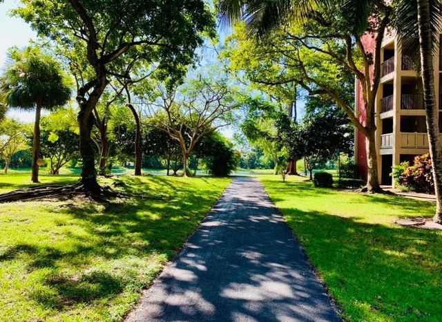 2206 S Cypress Bend Drive 102, Pompano Beach, FL 33069