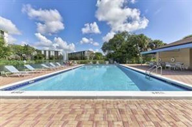 2206 S Cypress Bend Drive 102, Pompano Beach, FL 33069