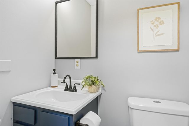 902 Elmwood Drive, Hudson, NH 03051