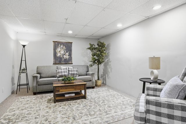 902 Elmwood Drive, Hudson, NH 03051