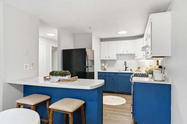 902 Elmwood Drive, Hudson, NH 03051