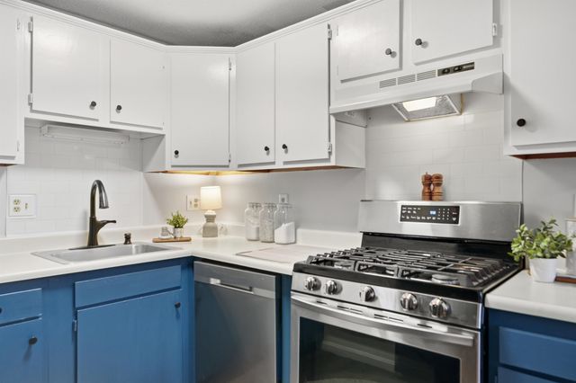 902 Elmwood Drive, Hudson, NH 03051