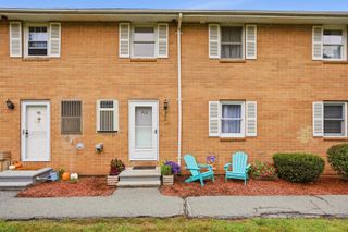902 Elmwood Drive, Hudson, NH 03051