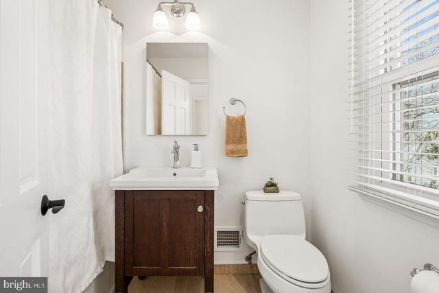 4 CAMDEN CT, Rockville, MD 20850