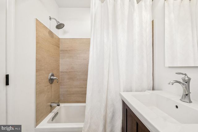 4 CAMDEN CT, Rockville, MD 20850