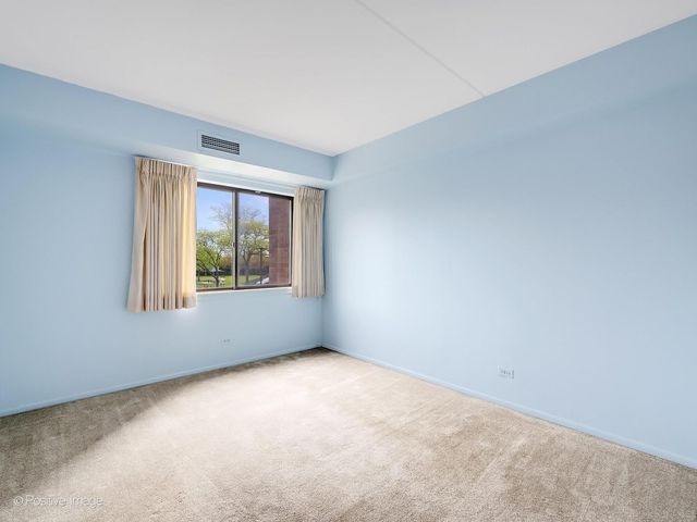 6340 AMERICANA Drive 216, Willowbrook, IL 60527