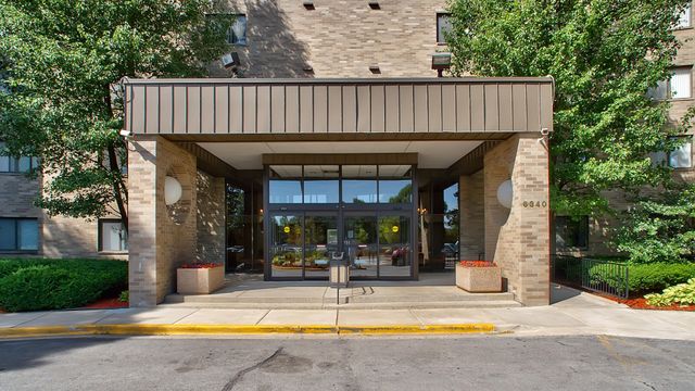 6340 AMERICANA Drive 216, Willowbrook, IL 60527