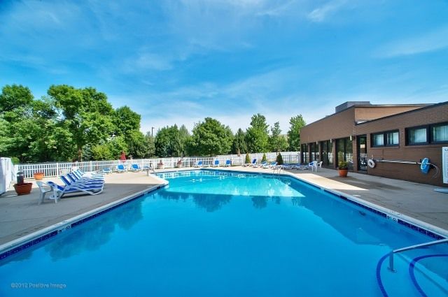6340 AMERICANA Drive 216, Willowbrook, IL 60527
