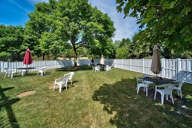 6340 AMERICANA Drive 216, Willowbrook, IL 60527