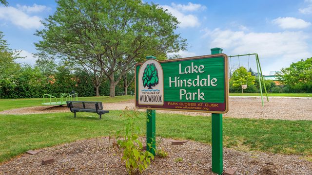 6340 AMERICANA Drive 216, Willowbrook, IL 60527