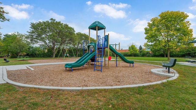 6340 AMERICANA Drive 216, Willowbrook, IL 60527