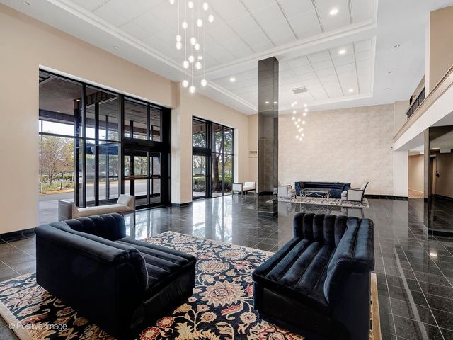 6340 AMERICANA Drive 216, Willowbrook, IL 60527