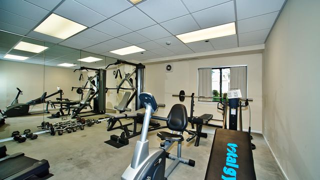 6340 AMERICANA Drive 216, Willowbrook, IL 60527
