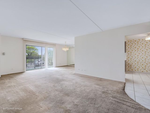 6340 AMERICANA Drive 216, Willowbrook, IL 60527
