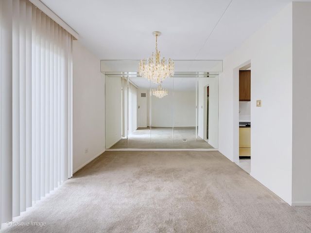6340 AMERICANA Drive 216, Willowbrook, IL 60527