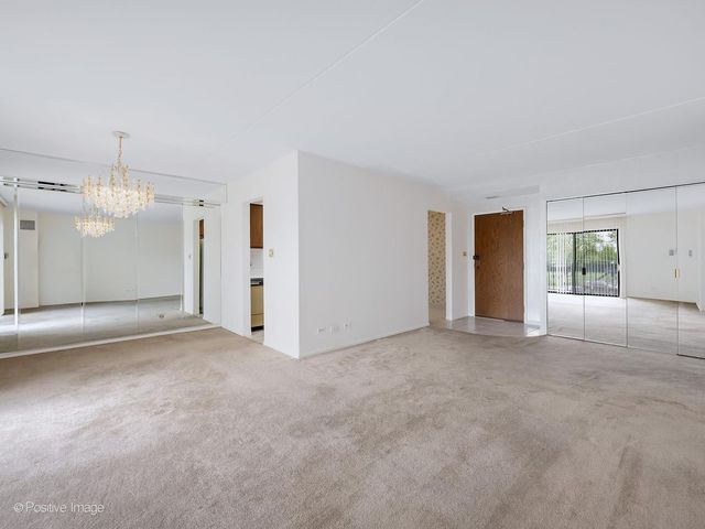 6340 AMERICANA Drive 216, Willowbrook, IL 60527