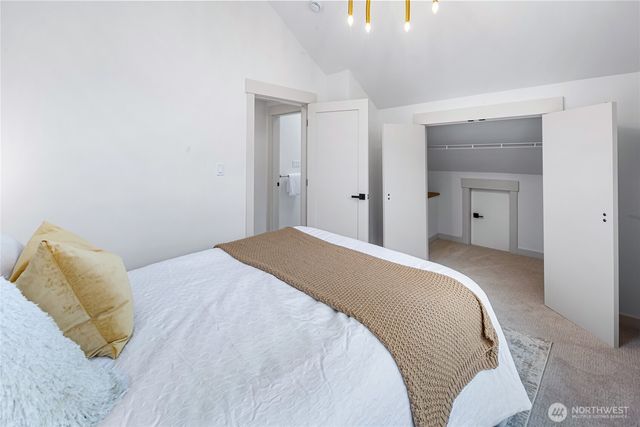 3037 21st Avenue W, Seattle, WA 98199