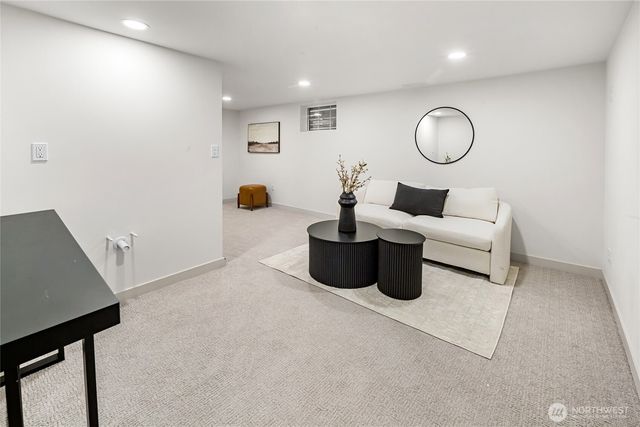 3037 21st Avenue W, Seattle, WA 98199