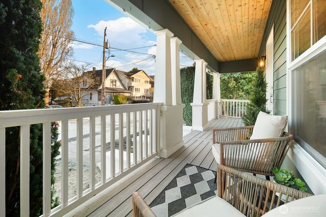 3037 21st Avenue W, Seattle, WA 98199