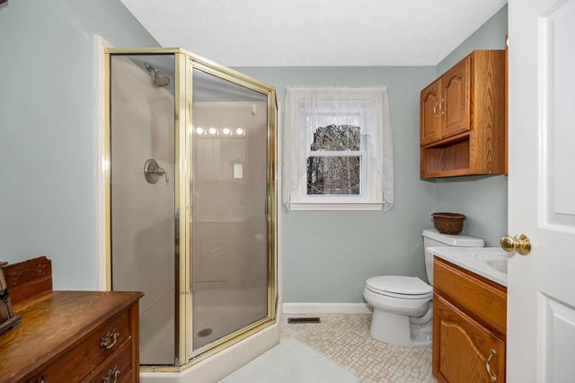 11 Linden Street, Hudson, NH 03051