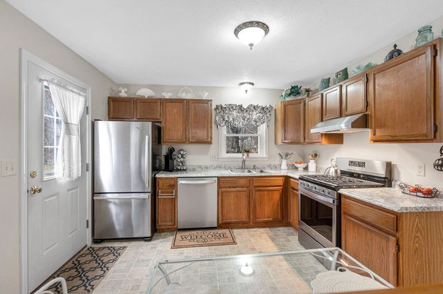 11 Linden Street, Hudson, NH 03051