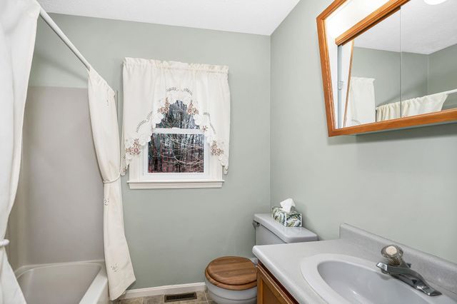 11 Linden Street, Hudson, NH 03051