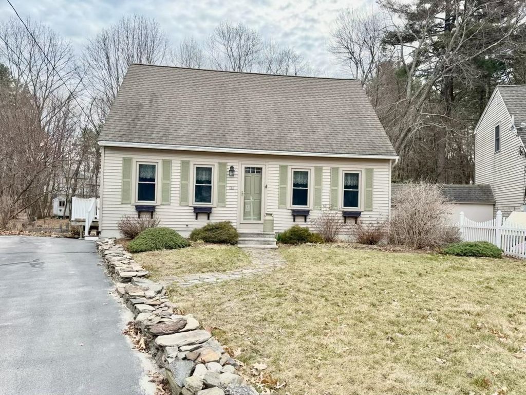 11 Linden Street, Hudson, NH 03051