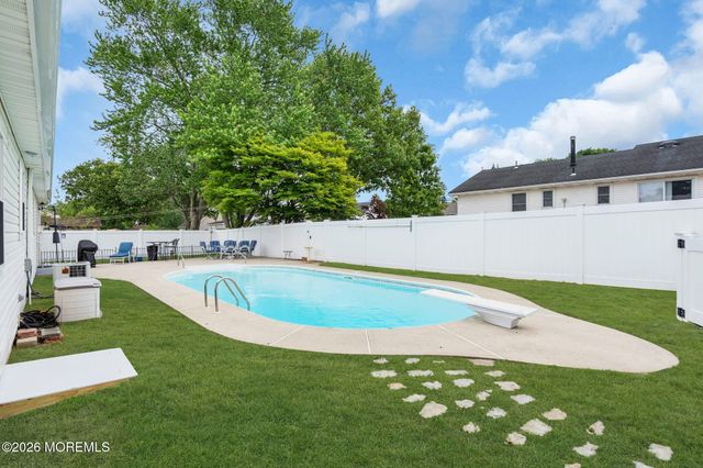 816 6th Avenue, Toms River, NJ 08757