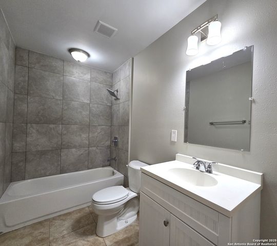 408 Clay Ridge, Canyon Lake, TX 78133