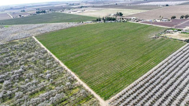 10690 S Henderson Road, Fresno, CA 93706