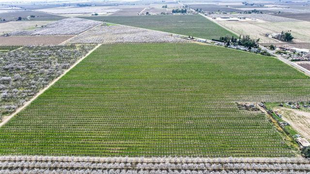 10690 S Henderson Road, Fresno, CA 93706