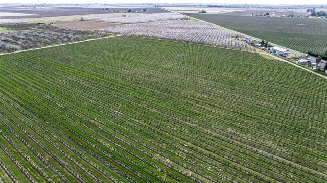 10690 S Henderson Road, Fresno, CA 93706