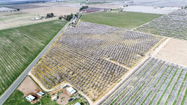 10690 S Henderson Road, Fresno, CA 93706