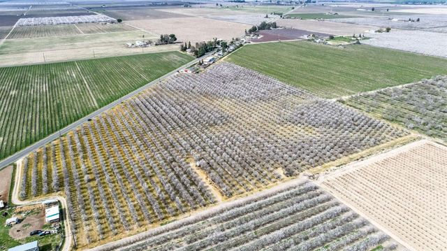 10690 S Henderson Road, Fresno, CA 93706