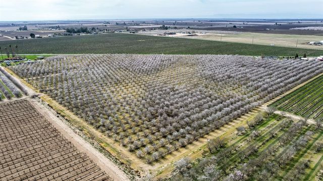 10690 S Henderson Road, Fresno, CA 93706